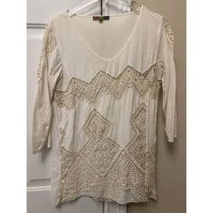 Lace cut out top‎
